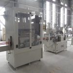 Automaattinen kulmakaulapullon täyttökorkkilinja syövyttävälle nesteelle