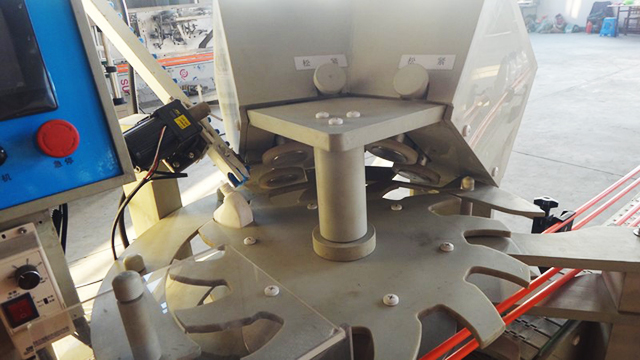 kääntölevy korkkiin.jpg