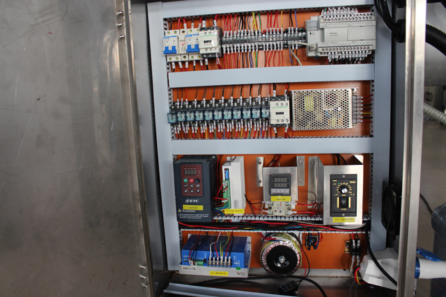 TÄYTTÖKONEET 4 päätä (1).JPG