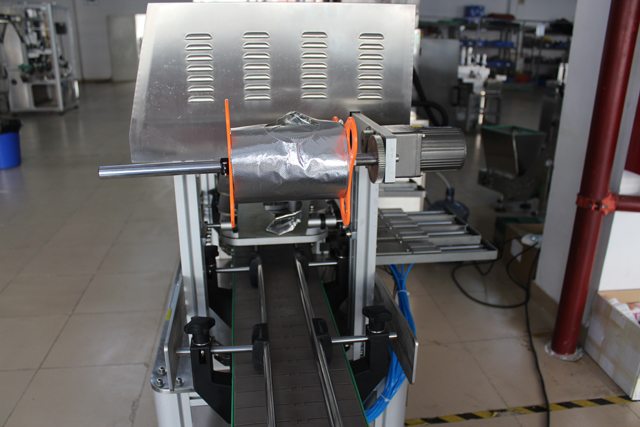 Lasipurkkien suljinkone (1).JPG