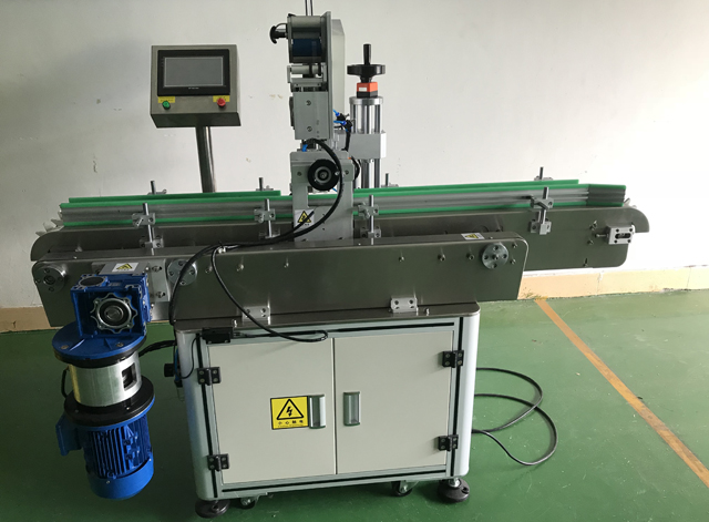 etiketöinti huulipuna kone customized.jpg