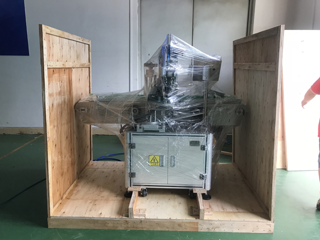 huulipuna etikettikone.jpg