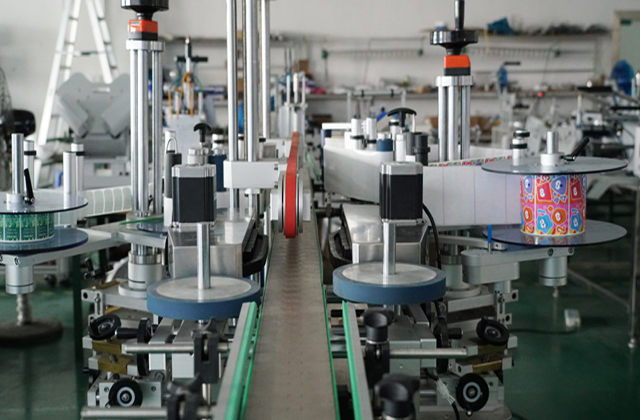 kaksipuolinen etiketöintikone.jpg