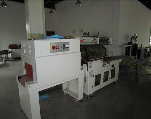 L type sealing shrinkage packing machine L tiivistyskutistuskäärekone.jpg