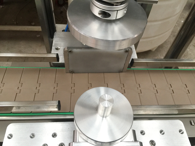 automaattinen capper.jpg