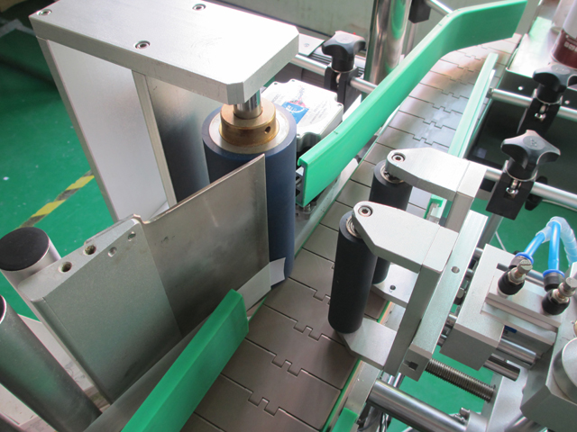 PLC controlling system bottle labeling machine MERKINTÄLAITTEET PULLOT PLC2.jpg