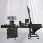 Automaattinen lineaarinen tyhjiökorkituskone lasipurkkiin elintarviketeollisuudessa