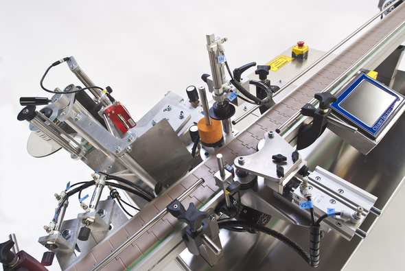 round bottle labeler equipment pyöreän pullon etiketöintilaitteet.jpg