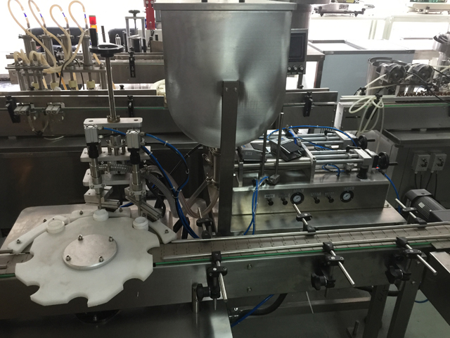 kahden purkin täyttökone.jpg