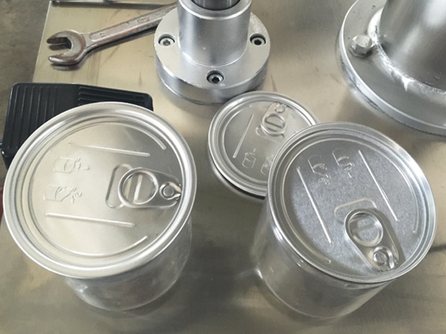 metallitölkkien korkkikone.jpg