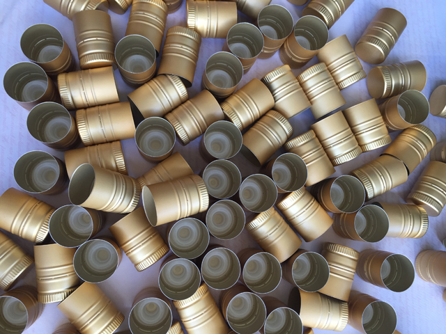 caps samples sent from usa customer for capping machine alumiinikorkit.jpg