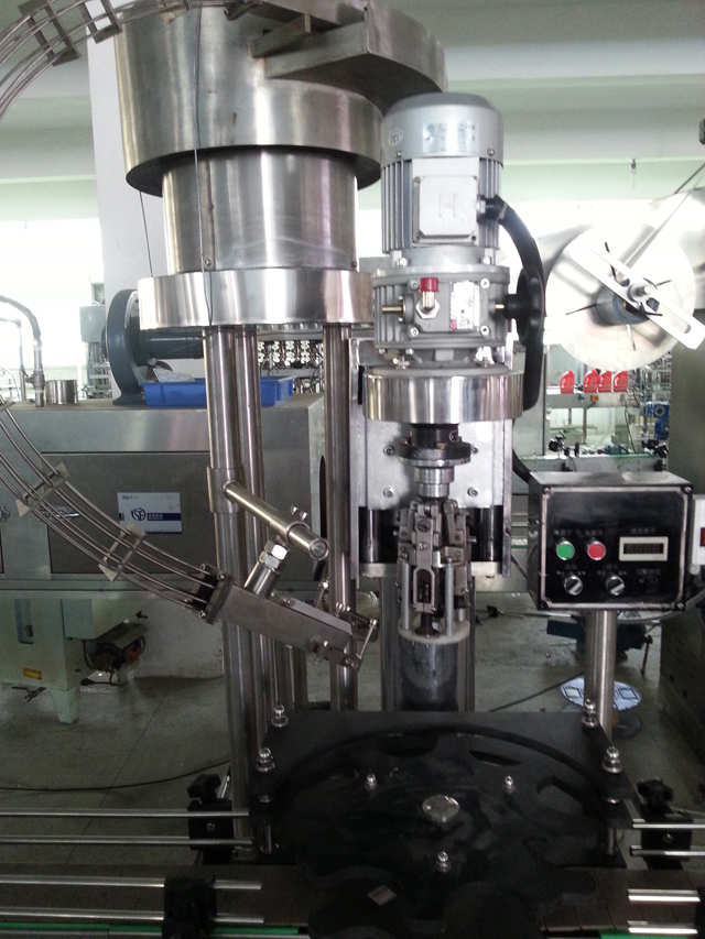 pullojen korkkikone.jpg