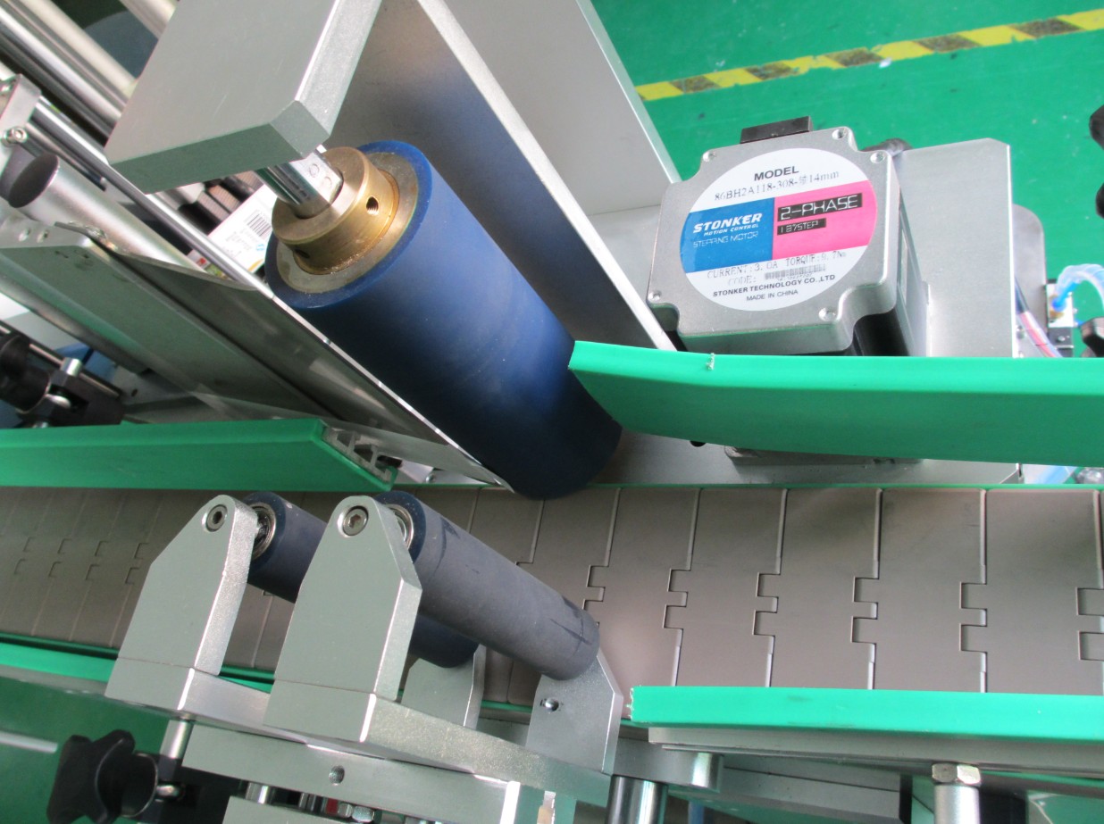 PLC controlling system bottle labeling machine MERKINTÄLAITTEET PULLOT PLC2.jpg