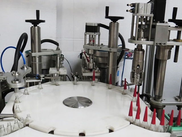 kynsilakka täyttö rotary capping.jpg