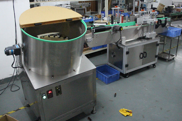 pullot unscrambler feeding (3).jpg