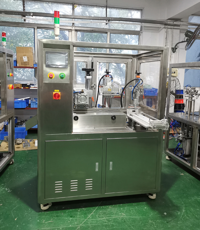 kone varastosäiliössä.jpg