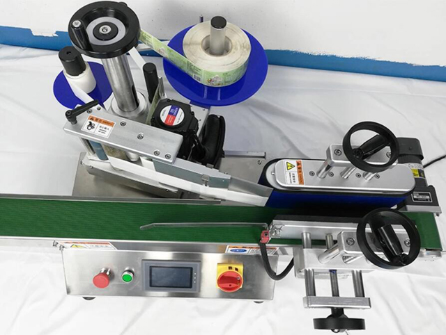 Pöydän etiketöintilaite