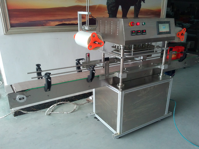 side pictures for automatic jars sealing machine tiivistyskone toiminnassa.jpg