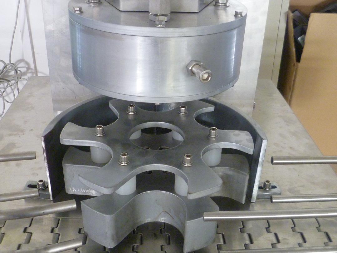 rotary vacuum capper machinery tyhjiökappikoneen pyörivä pää.JPG