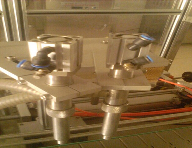 öljyn täyttösuuttimet.jpg