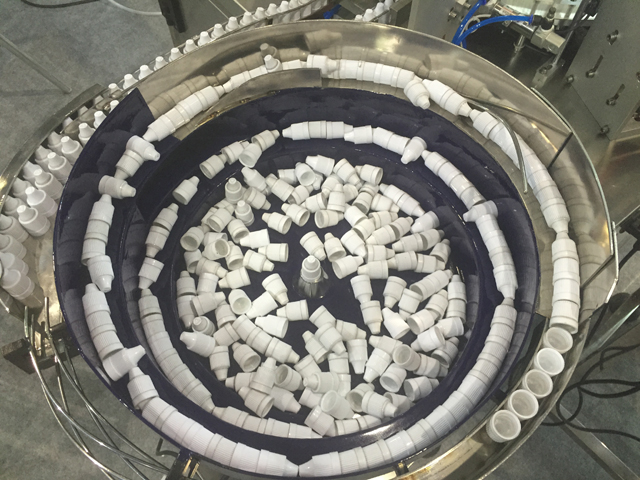 vibraattori nesteen täyttöön.jpg