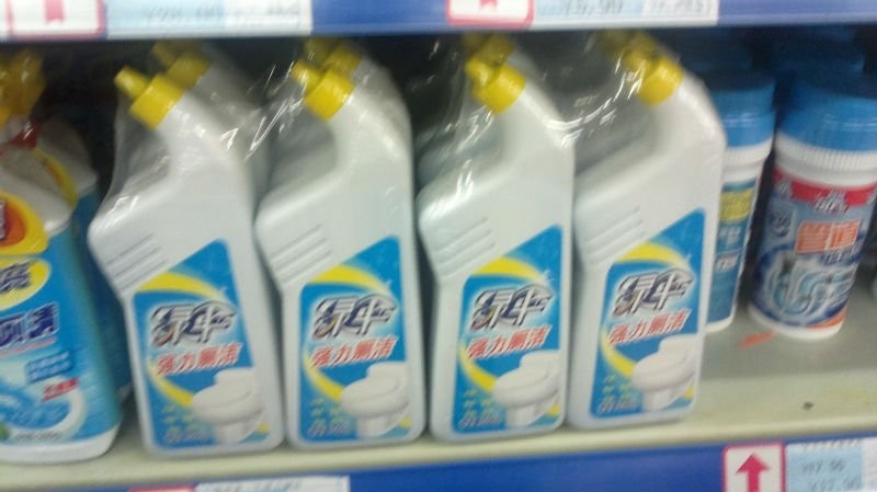 liquid detergent bottles wrapping nestemäisten pesuainepullojen pakkaus.jpg