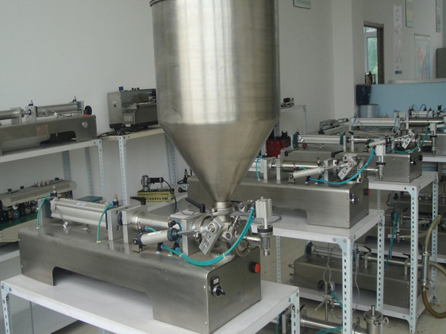 horizontal filling machine for both liquid and paste CREAM&LIQUID-täyttökone.jpg