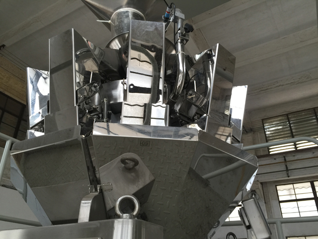 monipää materiaalien syöttämiseen.jpg