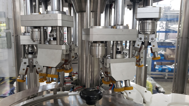 8 heas ruuvi capping.jpg