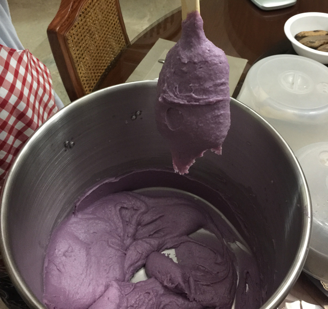 korkeaviskoosinen materiaali täyteen.jpg