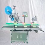 Lineaarinen pieni kartonkilaatikko kulman kääretarratarramerkintäkone