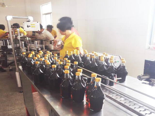 Koneet käynnissä factory.jpg