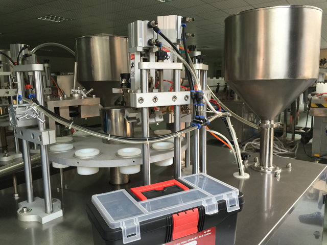 putket täyteaine tiivistysaine rivissä.jpg