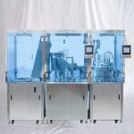 Farmaseuttisten esitäytettyjen ruiskujen täyttökorkkikone