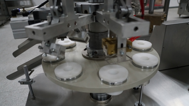 puoliautomaattinen putkitäyteaine sealer line.jpg