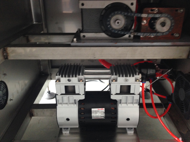 vacuum pump part from vacuum capping machine tyhjiöpumppu säiliö.jpg