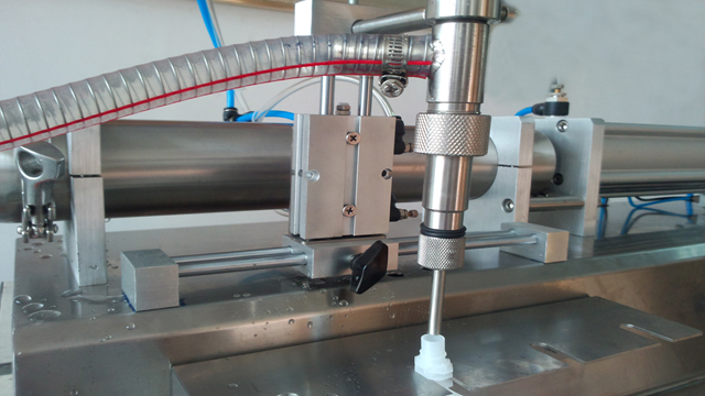 single head filling machine for spout bags with hopper nokka filler.jpg