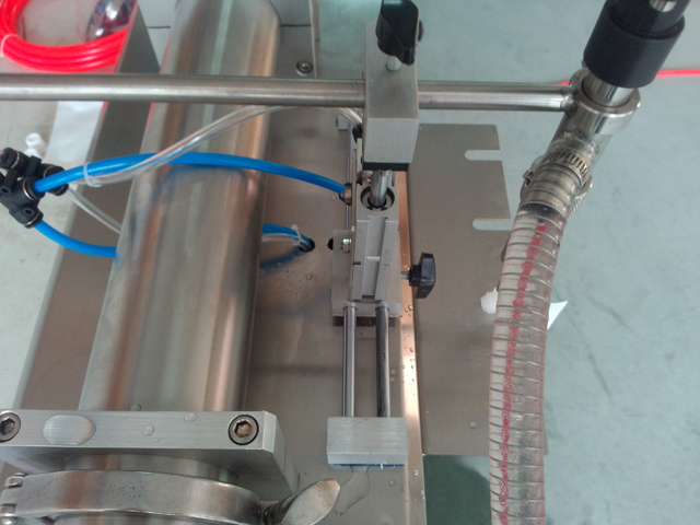connection hose for feeding materials SPOUT BAG FILLER ILMAN HOPPERIA.jpg