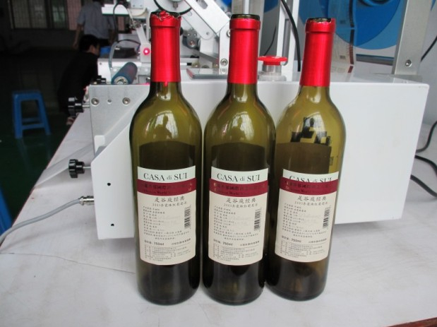 red wine bottles pulloa punaviiniä.jpg