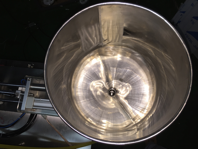 filling hopper for filling sealing täyttösuppilo ultraäänitiivisteelle filler.jpg