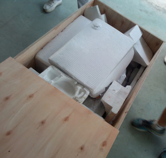 wooden case packaging before ocean shipping pakkaus etiketöintikoneeseen.jpg