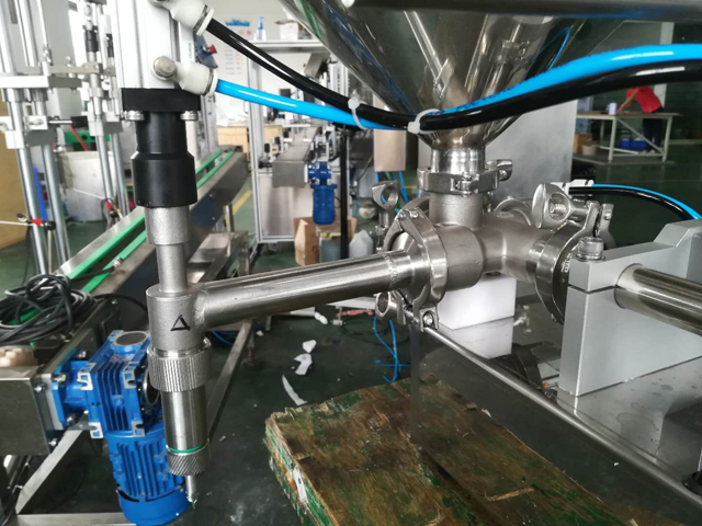 täyttösuuttimien osa täyttökoneille.jpg