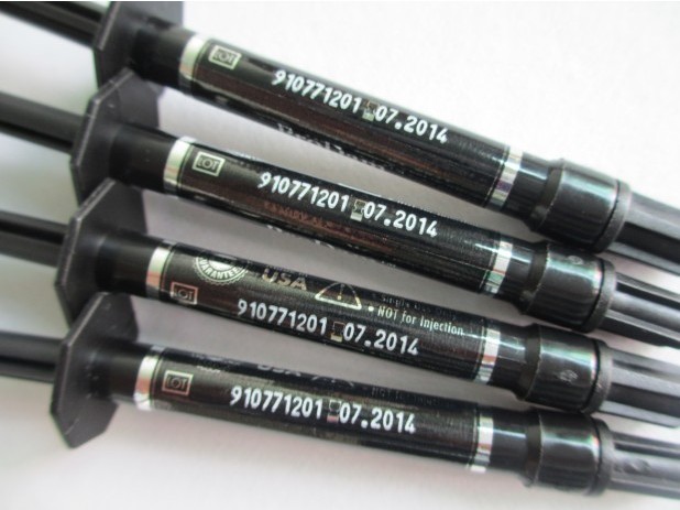 labeling printer machine for syringes ruiskun etiketöinti printing.jpg