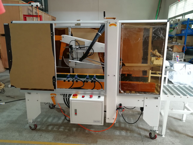 kartonkitiiviste kuumasulaliimalaitteella (1).jpg