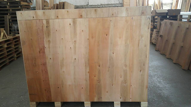 kartonkitiiviste puukotelossa.jpg