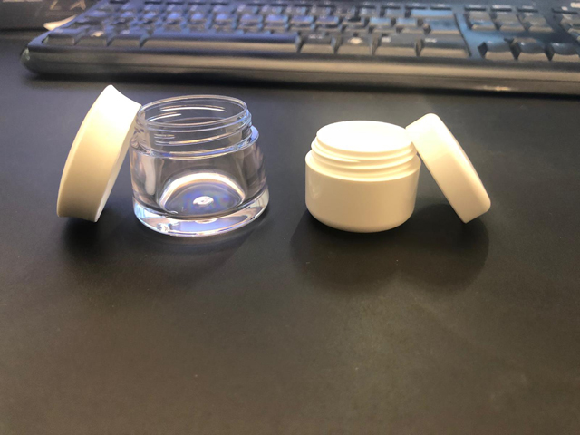 purkkeja näytteitä korkkiin