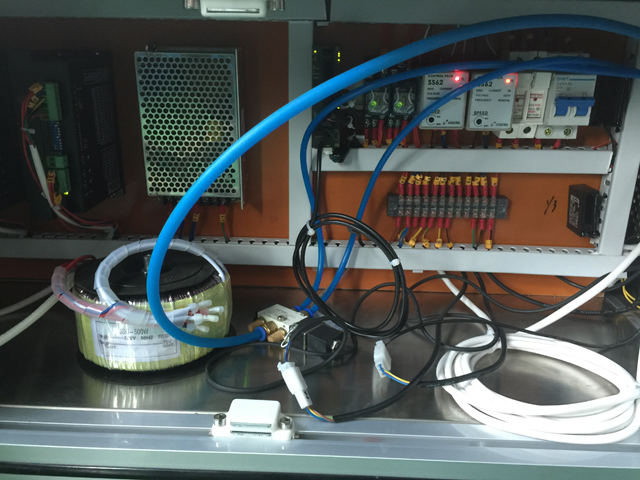 sähkökomponentti etiketöintikoneisiin.jpg